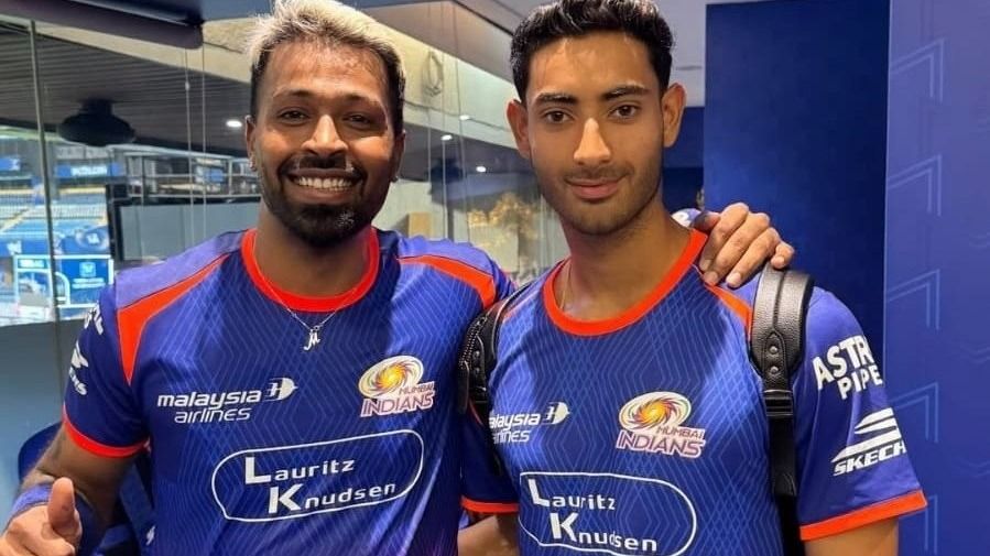 कृष भगत ने अंकोलेकर को रिप्लेस किया . (PC: X)