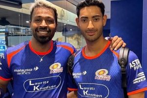 दो साल से मुंबई इंडियंस का ट्रायल देने वाले गेंदबाज की हुई टीम में एंट्री, MI ने चोटिल अंकोलेकर की जगह चुना SportsTak Hindi