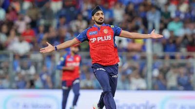 MI vs PBKS : अर्शदीप सिंह ने IPL में ठोका 'शतक', जहीर खान और ट्रेंट बोल्ट के मुकाम पर रखा कदम ARSHDEEP SINGH