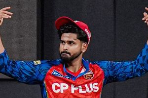 हवा में छलांग, हाथों में जीत, श्रेयस अय्यर के अद्भुत कैच पर सचिन तेंदुलकर का रिएक्शन वायरल SportsTak Hindi