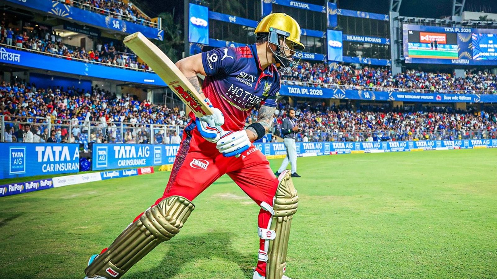 IPL 2026: दिल्ली कैपिटल्स के खिलाफ डिफेंडिंग चैंपियन रॉयल चैलेंजर्स बेंगलुरु पहनेगी खास जर्सी रॉयल चैलेंजर्स बेंगलुरु और दिल्ली कैपिटल्स के बीच मुकाबला. (PC: X)