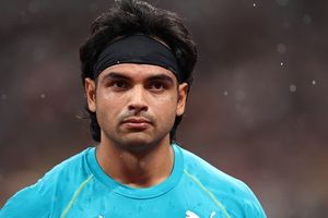 'शराब पीकर मुझे और मेरे परिवार को गंदी-गंदी गालियां दी', नीरज चोपड़ा का कोच पर सनसनीखेज आरोप SportsTak Hindi