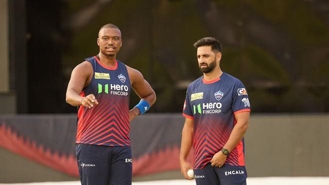 Aaqib Nabi with Lungi Ngidi of Delhi
