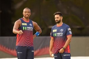 8.40 करोड़ में बिकने वाले आकिब नबी डेब्यू में रहे फीके, क्या दिल्ली उनको आगे देगी मौका? कोच ने दिया जवाब SportsTak Hindi