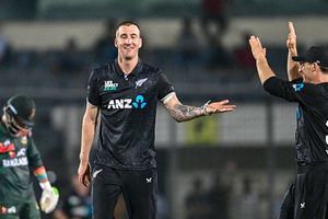 मेन सितारे IPL 2026 में बिजी, उधर कमजोर न्यूजीलैंड टीम ने कर दिया कमाल, पहले वनडे में बांग्लादेश को पीट सीरीज में बनाई बढ़त SportsTak Hindi