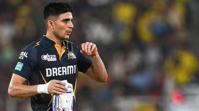 IPL 2026 Points Table : गुजरात ने जीत की 'हैट्रिक' से अंकतालिका में किया बड़ा फेरबदल, जानें KKR का हाल Gujarat Titans captain Shubman Gill in this frame. (X)