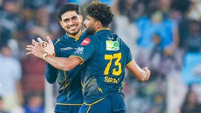 'वे हर गेंद पर विकेट...', शुभमन गिल ने सिराज और रबाडा से शुरुआत में एक्स्ट्रा ओवर कराने पर तोड़ी चुप्पी SportsTak Hindi