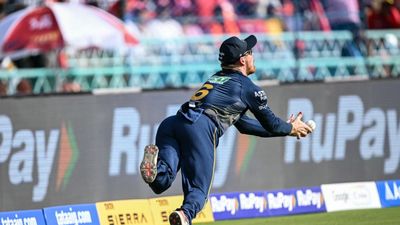 'वो एक छोटी बिल्ली की तरह है', गुजरात के किस खिलाड़ी को मिचेल मैक्लेनघन ने कहा ऐसा? Glenn Phillips fielding