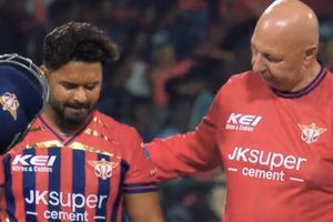 Rishabh Pant Update : पंजाब किंग्स के खिलाफ मुकाबले में ऋषभ पंत खेलेंगे या नहीं? सामने आई बड़ी अपडेट SportsTak Hindi