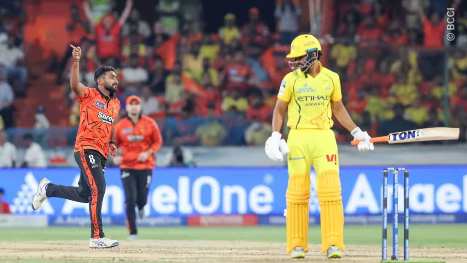 SRH vs CSK : मलिंगा के आगे CSK ने टेके घुटने, हैदराबाद ने 194 रन बनाकर दर्ज की लगातार दूसरी जीत ऋतुराज गायकवाड़ को आउट करने के बाद इशान मलिंगा