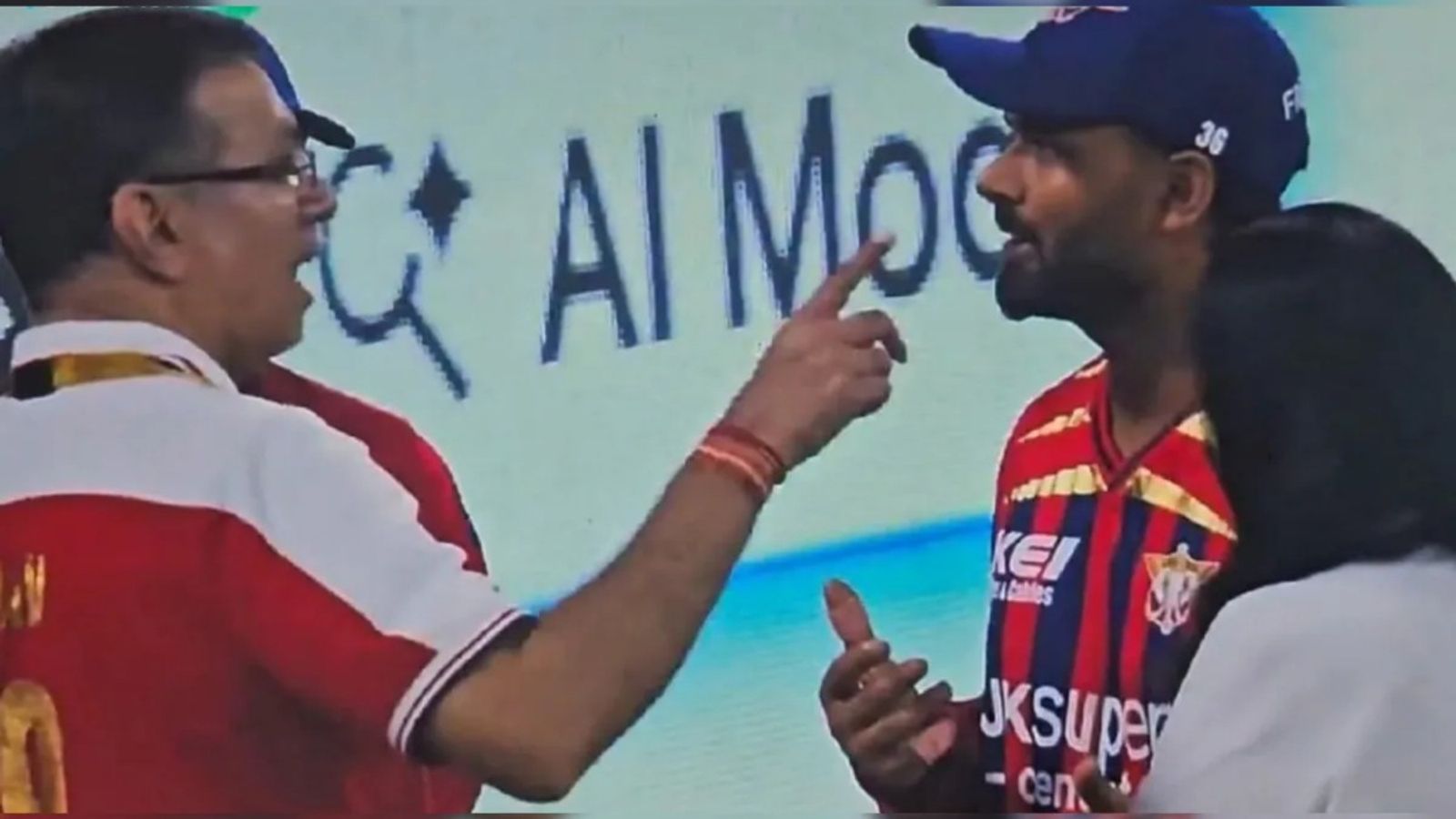 'उन्होंने मुझे पंचिंग बैग बना दिया', ऋषभ पंत के साथ अनबन की खबरों पर LSG के मालिक संजीव गोयनका ने तोड़ी चुप्पी संजीव गोयनका ने कहा कि ऋषभ पंत के साथ उनकी कोई अनबन नहीं है. (PC: X)