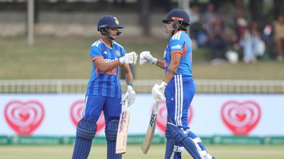 IND vs SA : साउथ अफ्रीका के सामने 147 रन पर ढेर महिला टीम इंडिया, दूसरे T20I में भी मिली हार Shafali Verma during the match