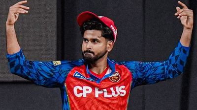 IPL 2026 Points Table : KKR ने चखा जीत का स्वाद तो पंजाब के सरपंच की बादशाहत कायम, जानें अंकतालिका का हाल PBKS captain Shreyas Iyer in frame. (Getty)