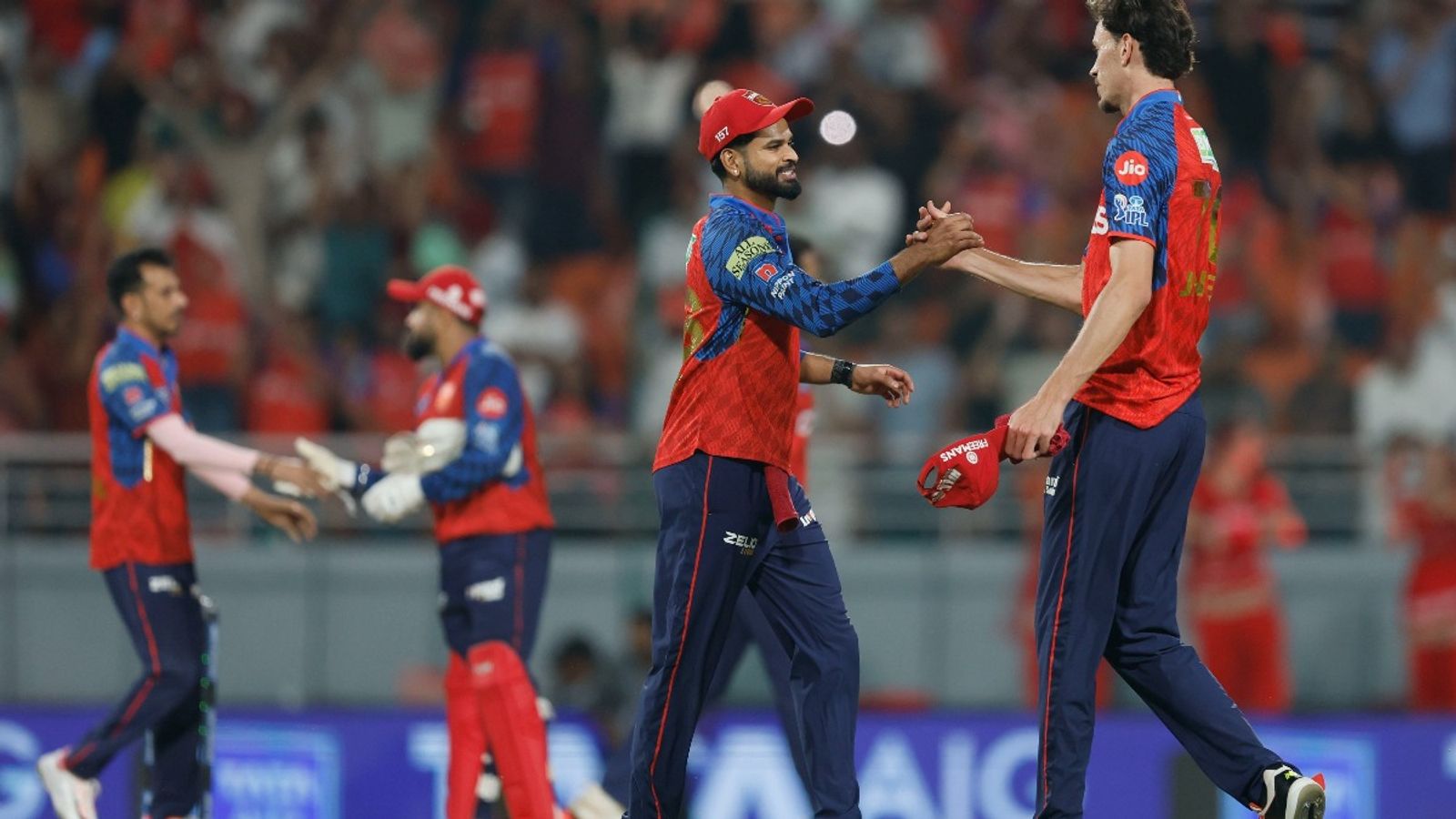 'सबसे ज़्यादा छक्के मारो, मेरा बैट जीतो', ड्रेसिंग रूम कॉन्टेस्ट है PBKS की धमाकेदार बैटिंग की वजह, श्रेयस अय्यर का दिलचस्प खुलासा पंजाब किंग्स ने लखनऊ सुपर जायंट्स को 54 रन से हराया. (PC: IPL X)