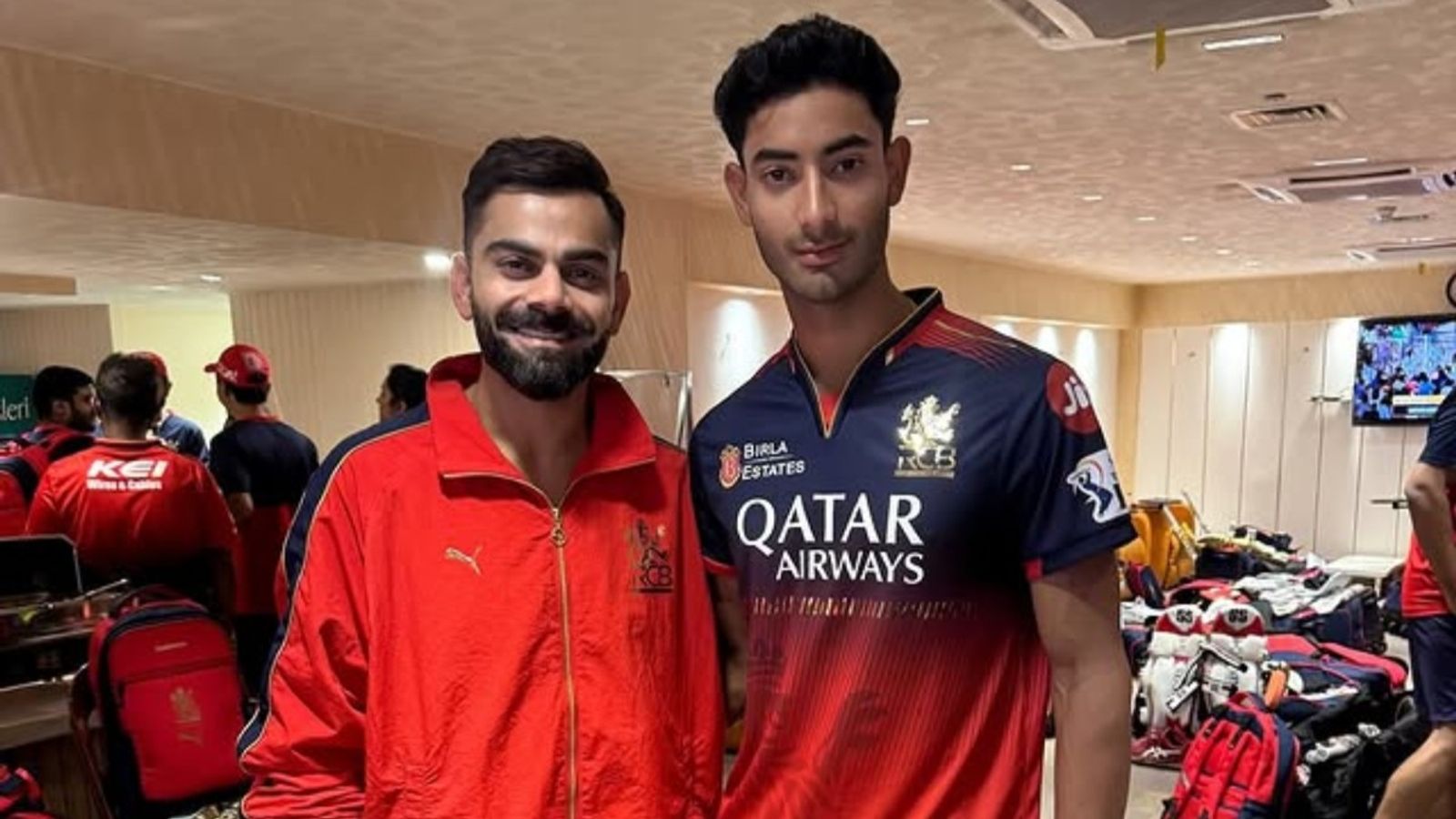 कौन है मुंबई इंडियंस का नया खिलाड़ी, दादा BJP और चाचा AAP सरकार में मंत्री, परिवार की है बल्ला बनाने की कंपनी, अब किया IPL डेब्यू कृष भगत आरसीबी के नेट बॉलर रह चुके हैं.