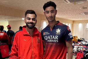 कौन है मुंबई इंडियंस का नया खिलाड़ी, दादा BJP और चाचा AAP सरकार में मंत्री, परिवार की है बल्ला बनाने की कंपनी, अब किया IPL डेब्यू SportsTak Hindi