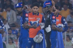 तिलक वर्मा को हार्दिक पंड्या ने गुस्से और जोश में आकर खूब सुनाया, चुपचाप सुनता रहा युवा, जानिए क्या बात हुई SportsTak Hindi