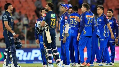Latest IPL 2026 Points Table: मुंबई इंडियंस छह मैचों में दूसरी जीत हासिल कर पॉइंट टेबल में किस स्थान पर पहुंची? GT का बिगड़ा गणित SportsTak Hindi