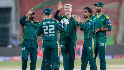 इंग्लैंड बोर्ड ने पाकिस्तान में खेल रहे इस खिलाड़ी को अपने यहां खेलने से किया ब्लॉक, BCCI बना वजह SportsTak Hindi