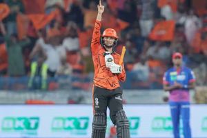 अभिषेक शर्मा की बहन की तबीयत खराब, SRH की जीत के बाद बल्लेबाज ने बताई हालत, DC के खिलाफ अपनी तूफानी पारी की डेडिकेट SportsTak Hindi