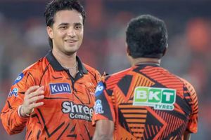 ‘मैं चाहता हूं कि उन्हें कैमरे पर दिखाओ ', अपने U-12 के जमाने से स्टैंड्स में मौजूद रहने वाले शख्स के लिए अभिषेक शर्मा की खूबसूरत अपील SportsTak Hindi