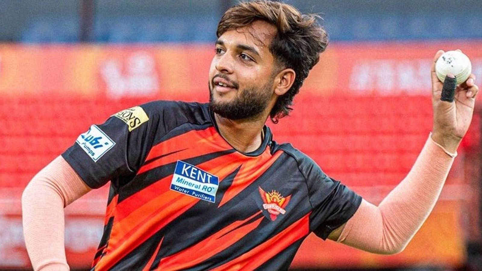 IPL: ये स्पिनर्स 20वें ओवर में हो जाते हैं सबसे ज्यादा खतरनाक, विकेटों की लगा देते हैं लाइन आईपीएल इतिहास में पांच स्पिनर्स ने 20वें ओवर में तीन विकेट लिए. (PC: SunRisers Hyderabad Instagram)