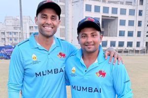 सूर्यकुमार यादव को भारी पड़ गई सरफराज खान की यह रिक्वेस्ट, जगह छिनी, रन सूखे, अब खतरे में करियर SportsTak Hindi