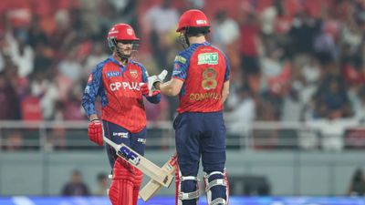 पंजाब किंग्स का सबसे ज्यादा रन बनाने वाला खिलाड़ी IPL 2026 बीच में छोड़ घर लौटा, सामने आई यह वजह SportsTak Hindi