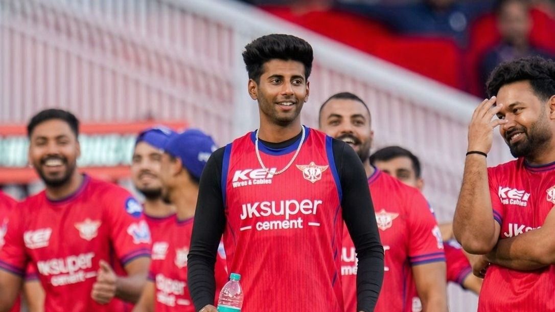 Mayank Yadav with captain Rishabh Pant