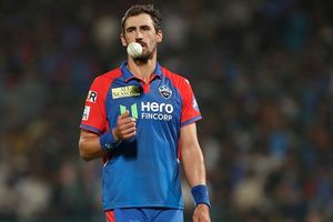 मिचेल स्टार्क को मिली IPL 2026 में खेलने की मंजूरी, मैदान पर वापसी को लेकर आई बड़ी अपडेट SportsTak Hindi