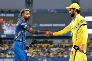 चेन्नई सुपर किंग्स के खिलाड़ियों ने मुंबई के खिलाफ मैच में क्यों बांधी काली पट्टी? जानें ये बड़ी वजह SportsTak Hindi