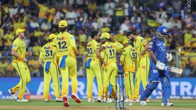 MI vs CSK: संजू के शतक और अकील हुसैन के आगे मुंबई ने टेके घुटने, चेन्नई ने MI को उसके घर में 103 रन से रौंदा Chennai players after taking the wicket of Mumbai's Suryakumar Yadav