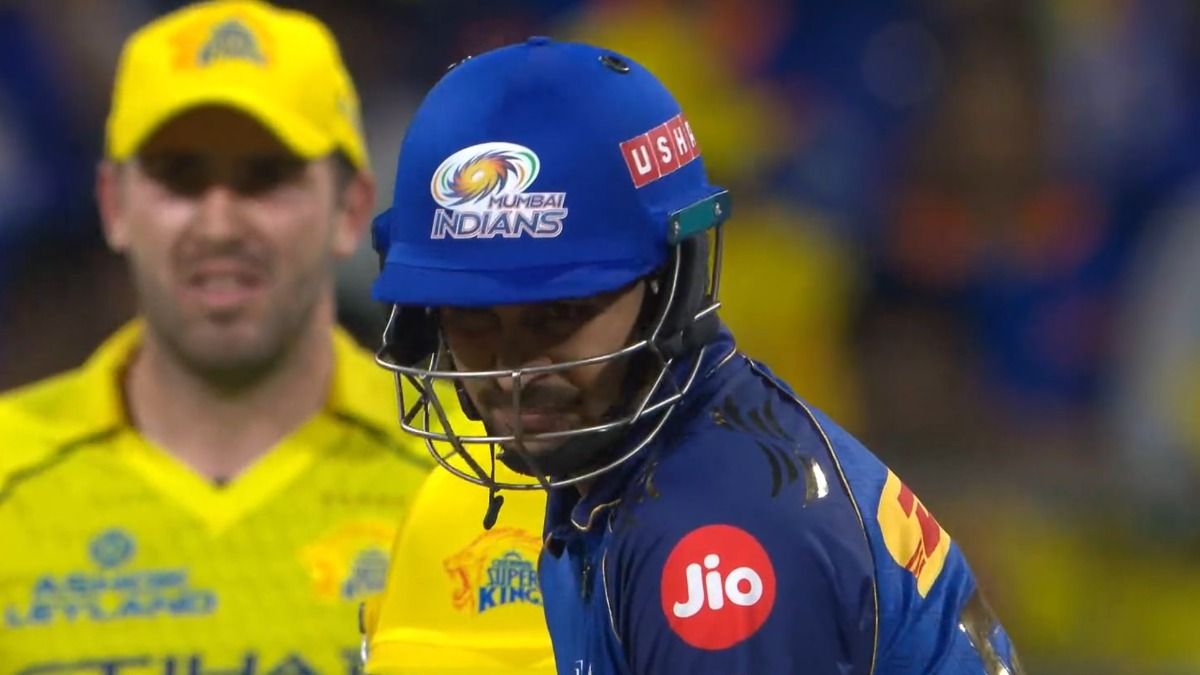  शार्दुल ठाकुर ने मिचेल सैंटनर की जगह बैटिंग की.