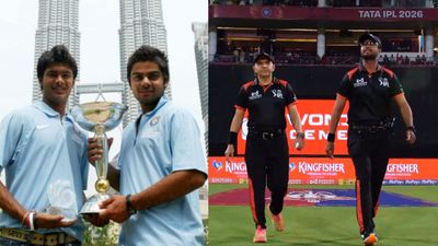 विराट का गुमनाम दोस्त, 18 साल पहले जीता वर्ल्ड कप, अब किया 'IPL डेब्यू', कोहली जब मिलेंगे तो... Virat Kohli and Ajitesh Argal with the Under-19 World Cup trophy
