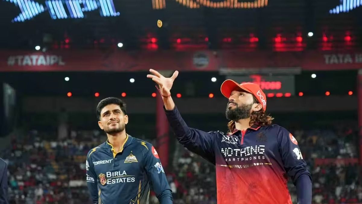 टॉस के दौरान रजत पाटिदार और शुभमन गिल  