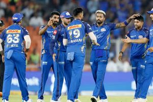 IPL 2026: मुंबई इंडियंस की टीम लगातार हार के बीच छुट्टी मनाने निकली, इस शहर में डाला डेरा SportsTak Hindi