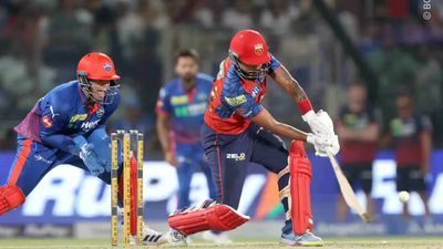 PBKS vs DC : राहुल के 152 पर भारी पड़े 'सरपंच साहब' के 71 रन, 265 के रिकॉर्ड चेज में पंजाब ने दिल्ली को धो डाला Shreyas Iyer plays a shot in the match against Delhi Capitals.