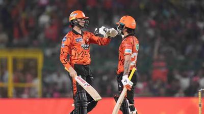 RR vs SRH : सूर्यवंशी के शतक पर इशान ने फेरा पानी, 229 के चेज में हैदराबाद ने राजस्थान को हराया Ishan Kishan and Abhishek Sharma