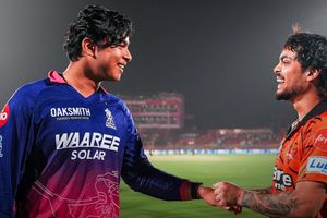 2 मैच, 2 शतक, 6 फिफ्टी, 59 छक्के, 986 रन और 16 कैच छूटे, IPL में अतरंगी, अद्वितीय, अनूठा, अविश्वसनीय दिन SportsTak Hindi