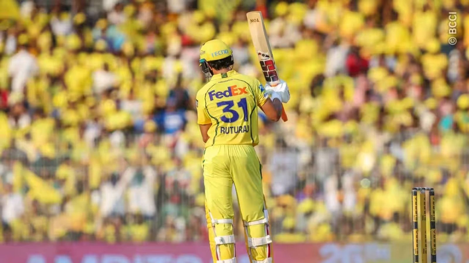 CSK के लिए ऋतुराज गायकवाड ने क्यों कछुए की चाल से 49 गेंद में जड़ी फिफ्टी ? शिवम दुबे ने उगला कड़वा सच चेन्नई के लिए फिफ्टी जड़ने के बाद ऋतुराज गायकवाड