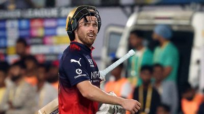 RCB vs DC : फिल साल्ट आरसीबी के लिए दिल्ली कैपिटल्स के खिलाफ खेलेंगे या नहीं ? दिनेश कार्तिक ने दी फाइनल अपडेट Phil Salt