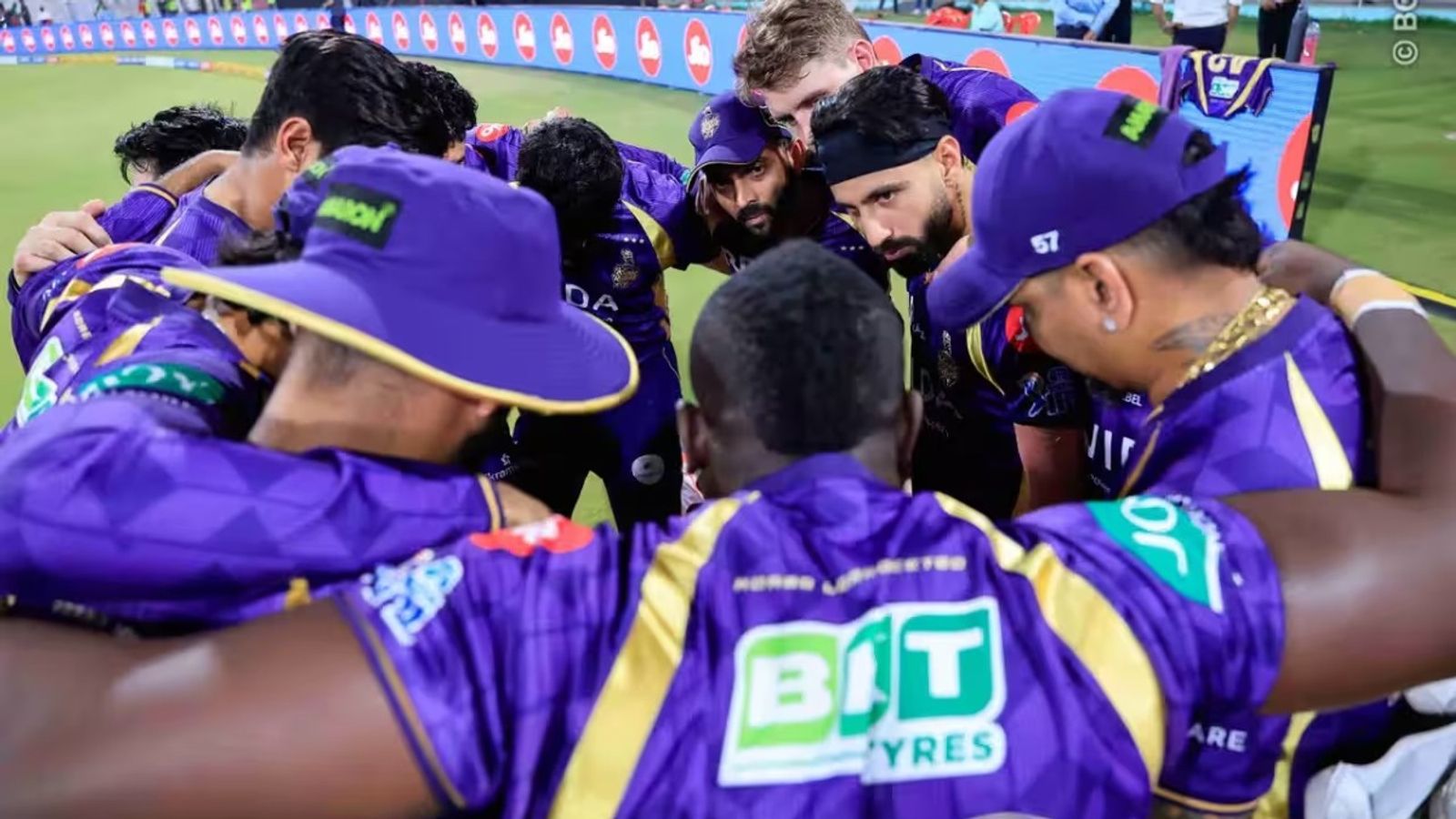 LSG vs KKR : सुपर ओवर के रोमांच में जीती केकेआर, सुनील नरेन के आगे लखनऊ ने टेके घुटने केकेआर की टीम के खिलाड़ी