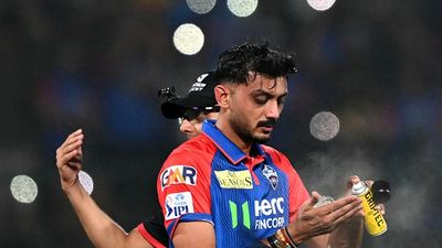 पंजाब से मिली हार के चलते RCB के सामने दिल्ली ने घुटने टेके! अक्षर पटेल का दिल तोड़ने वाला खुलासा SportsTak Hindi