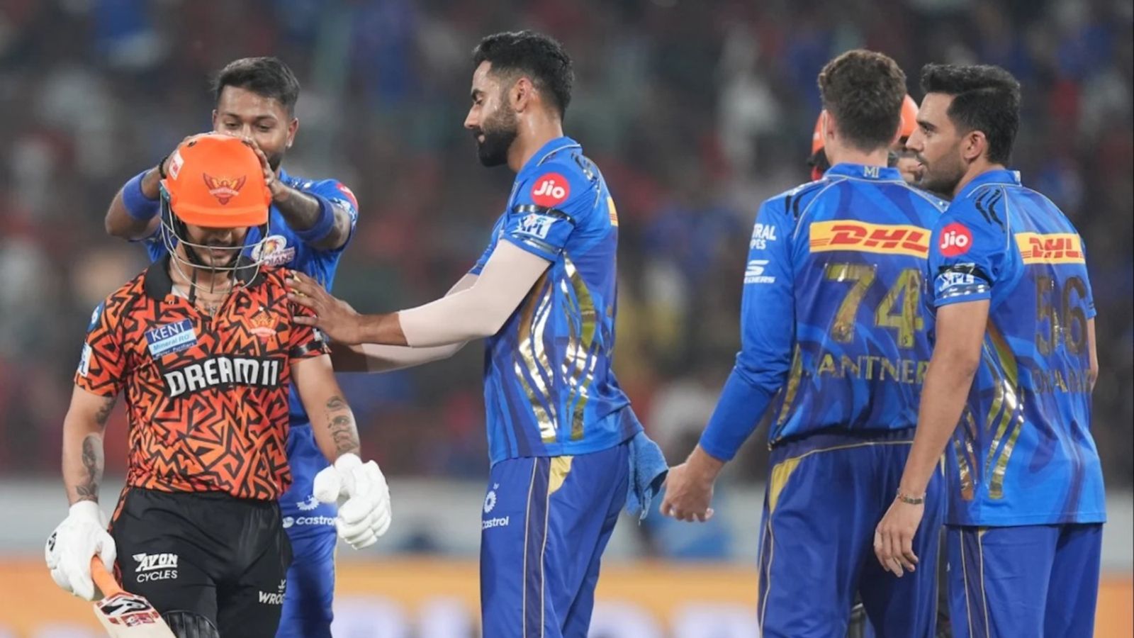MI vs SRH प्लेइंग इलेवन, हेड टू हेड, पिच रिपोर्ट, मुंबई का मौसम और लाइव स्ट्रीमिंग डिटेल्स आईपीएल में मुंबई का पलड़ा हैदराबाद पर भारी रहा है.