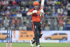 IPL 2026: 243 रन बनाकर भी हारी MI, हेड-क्लासेन के दम पर SRH ने वानखेड़े में किया रिकॉर्ड रन चेज, छह विकेट से जीता मुकाबला SportsTak Hindi