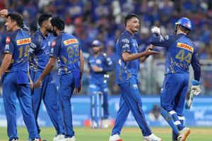 हार्दिक पंड्या की मुंबई इंडियंस क्या अभी भी प्लेऑफ में बना सकती है जगह ? जानें सभी समीकरण SportsTak Hindi