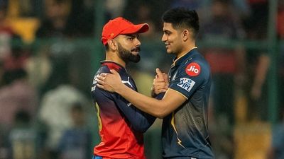 GT vs RCB प्लेइंग इलेवन, हेड टू हेड, पिच रिपोर्ट, अहमबाद का मौसम और लाइव स्ट्रीमिंग डिटेल्स Virat Kohli with Shubman Gill