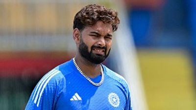 ऋषभ पंत की भारत की वनडे टीम से छुट्टी, IPL 2026 में दो शतक ठोकने वाला खिलाड़ी रिप्लेस करने के लिए तैयार! SportsTak Hindi