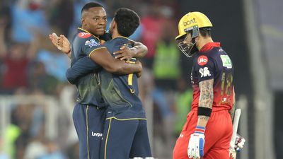 IPL 2026: विराट कोहली ने लगातार पांच चौके लगाकर कगिसो रबाडा का बढ़ाया पारा, अगले ही ओवर में गेंदबाज ने लिया बदला SportsTak Hindi