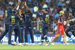 गुजरात टाइटंस की 5वीं जीत, शुभमन गिल, जॉस बटलर और अरशद ने RCB को चार विकेट से चटाई धूल SportsTak Hindi